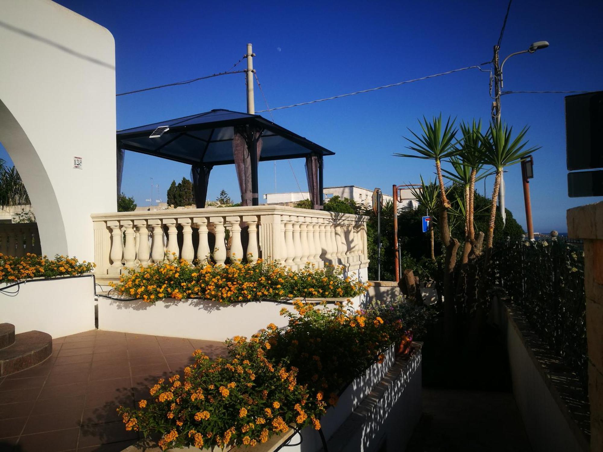Hotel Villa Giovanna Torre Suda Exterior photo